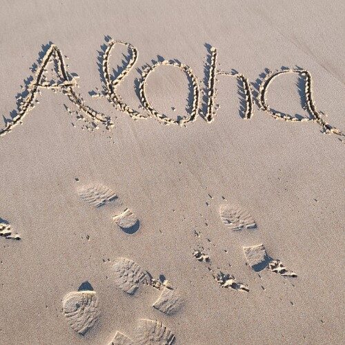 Beach with aloha writtin in the sand workshops